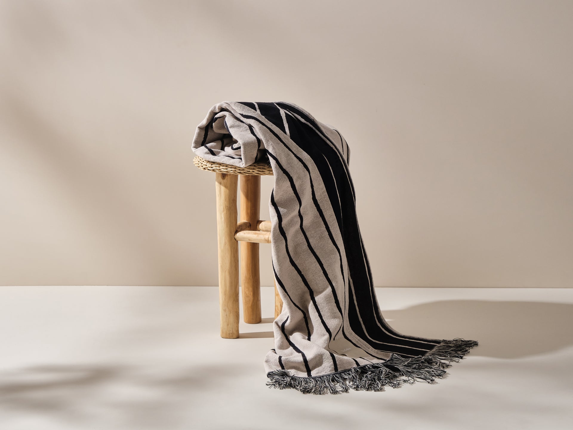 バロッサスロー - 180 x 130 cm / ライムストーンストライプ