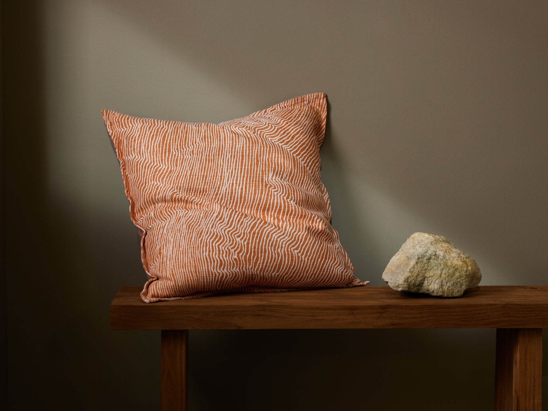 バナグガークッションカバー | コアラ＆ナイア・マクロード