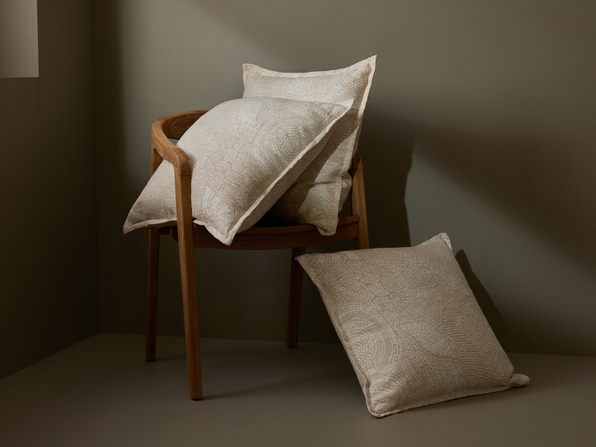 グプドリーミングクッションカバー | コアラ＆ナイア・マクロード