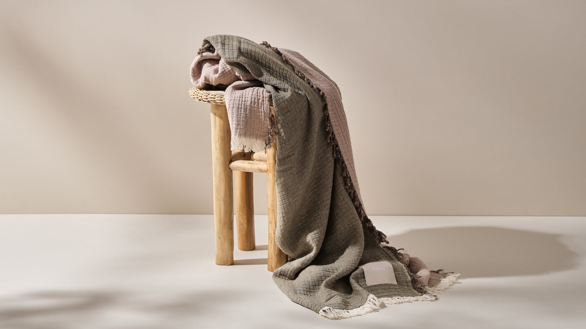 スウィッチャルースロー | クリンクル加工を施した、両面使える