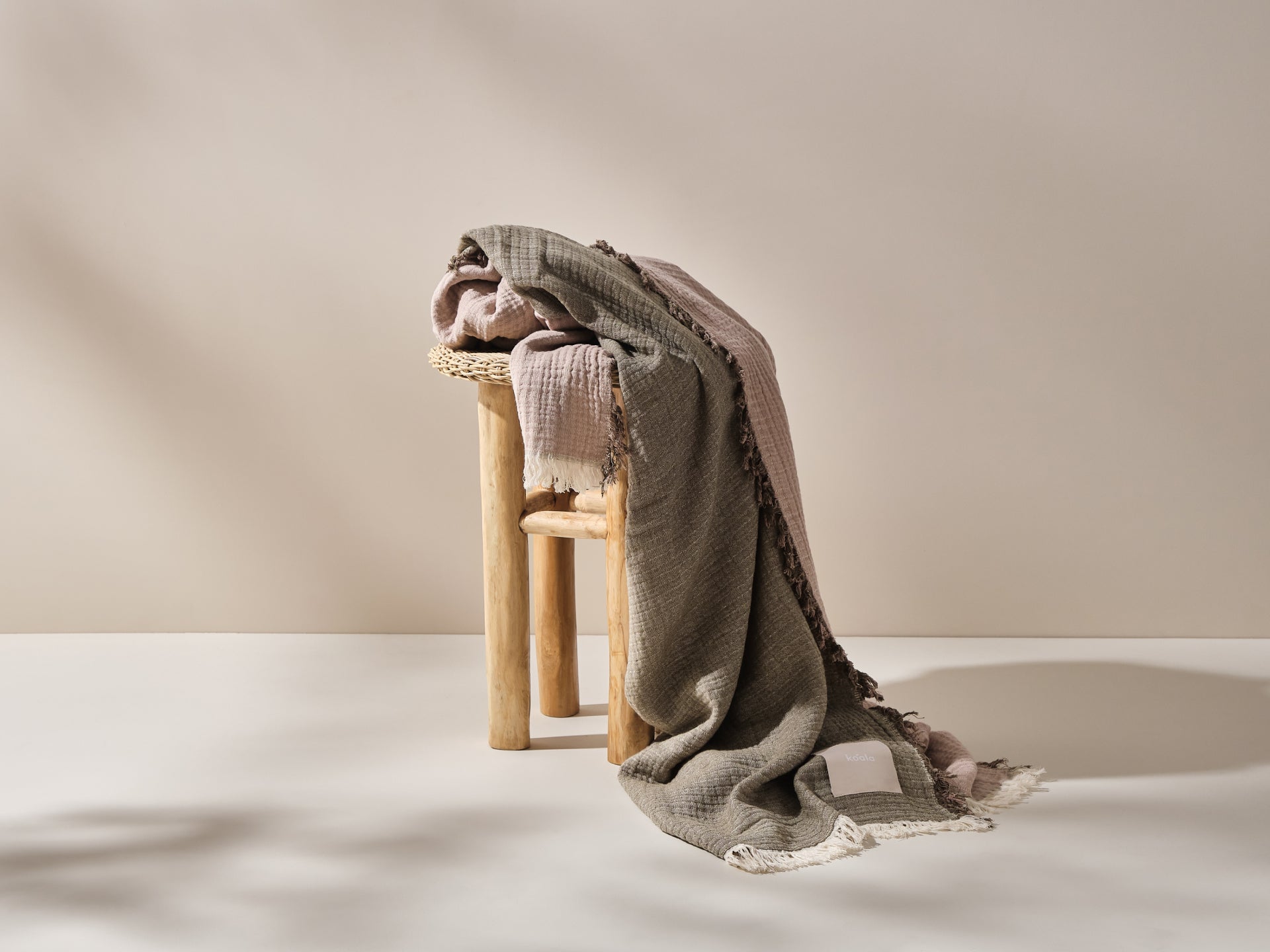 スウィッチャルースロー | クリンクル加工を施した、両面使える