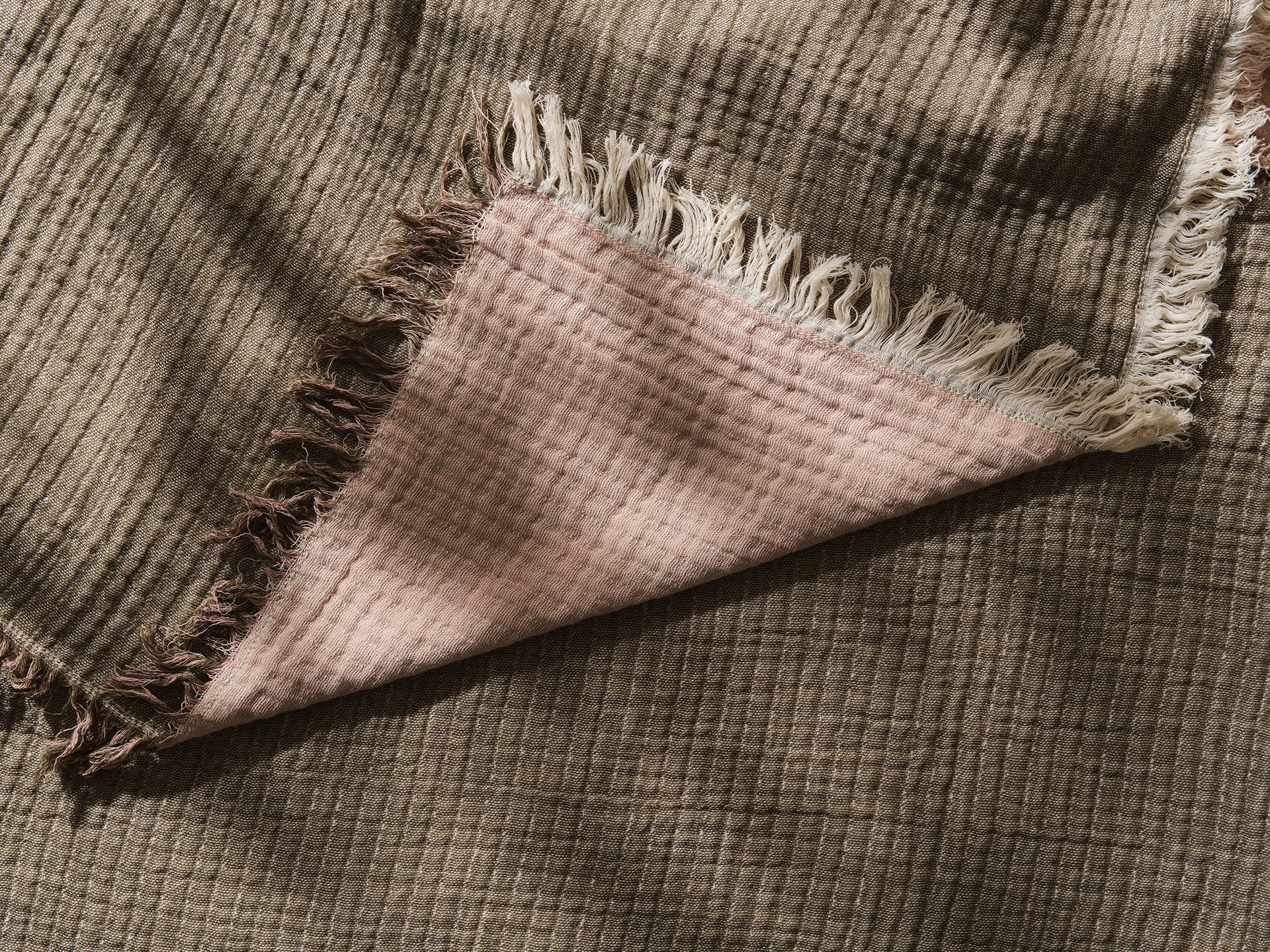 スウィッチャルースロー | クリンクル加工を施した、両面使える