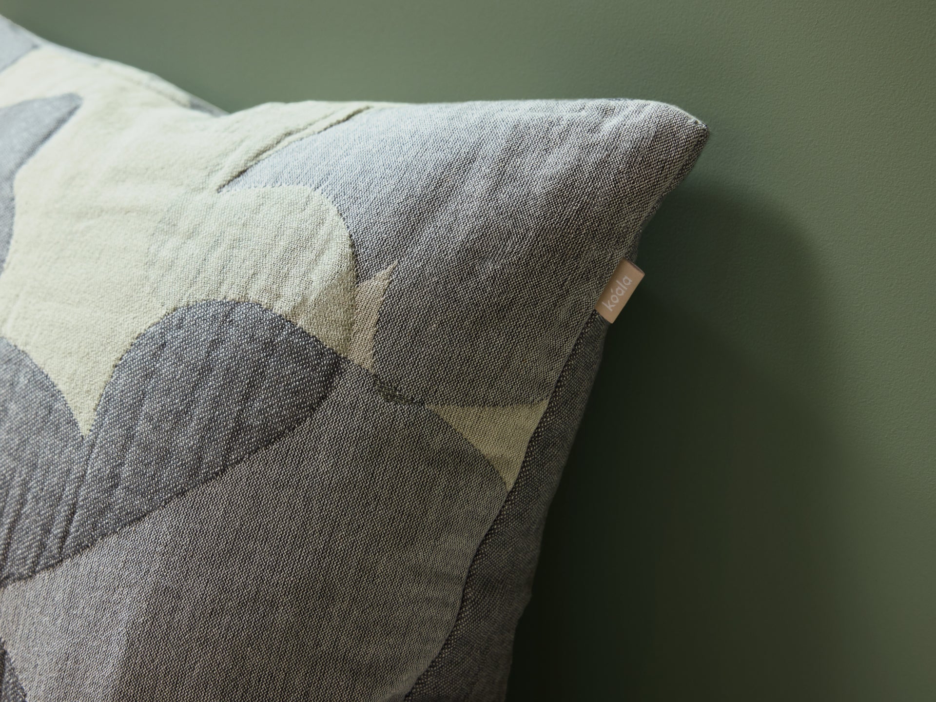 ツリートップスクッションカバー | オーガニック綿×植物モチーフが